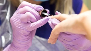 Najpiękniejszy manicure na jesień. Klientki proszą tylko o ten kolor