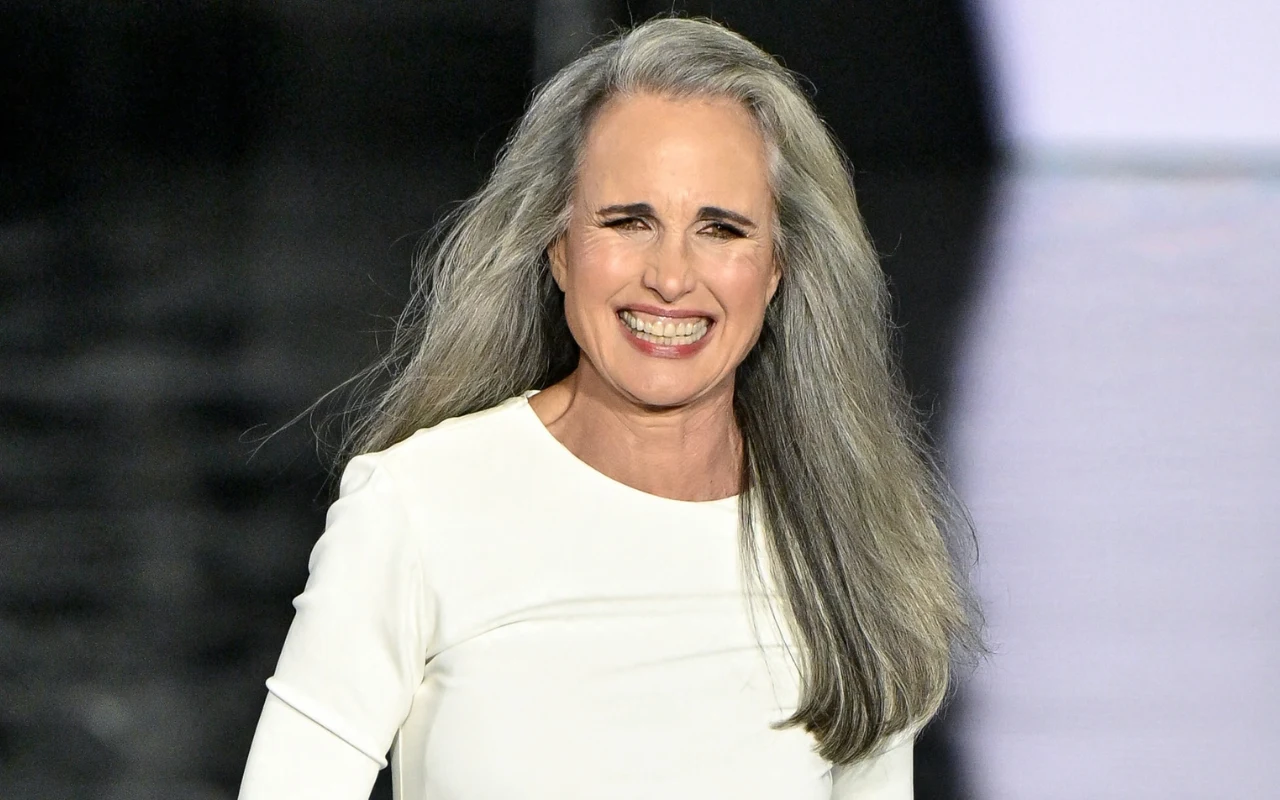 Andie MacDowell wystąpiła na pokazie mody Andie MacDowell wystąpiła na pokazie mody