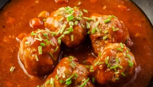 Pulpety z kaszą bulgur zamiast bułki moczonej w mleku to bardziej sycąca wersja mielonych.