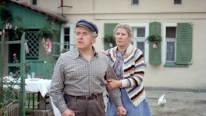 Maria Zbyszewska z Wacławem Kowalskim w scenie z filmu "Nie ma mocnych"