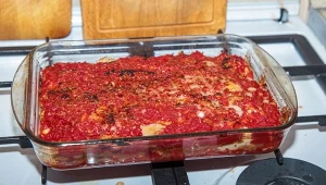 Bakłażan może poczekać. W tej parmigianie rządzi inne warzywo