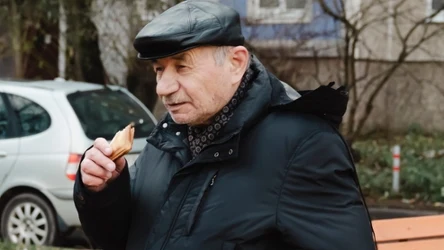 W październiku warto choć raz zjeść kromkę chleba z miodem. Według dawnego przesądu ma to przynieść szczęście i dostatek.