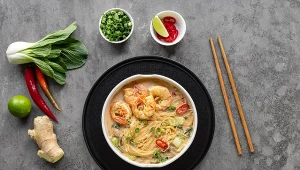 Zupa laksa to jedna z lepszych zup azjatyckich