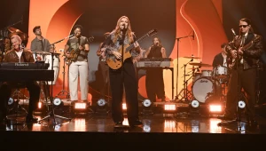 Jungle podczas występu w "The Tonight Show" Jimmy'ego Fallona