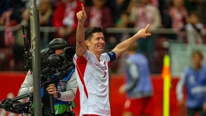 Lewandowski czekał 7 lat. Wskoczył na "podium". Ronaldo nie odpowie