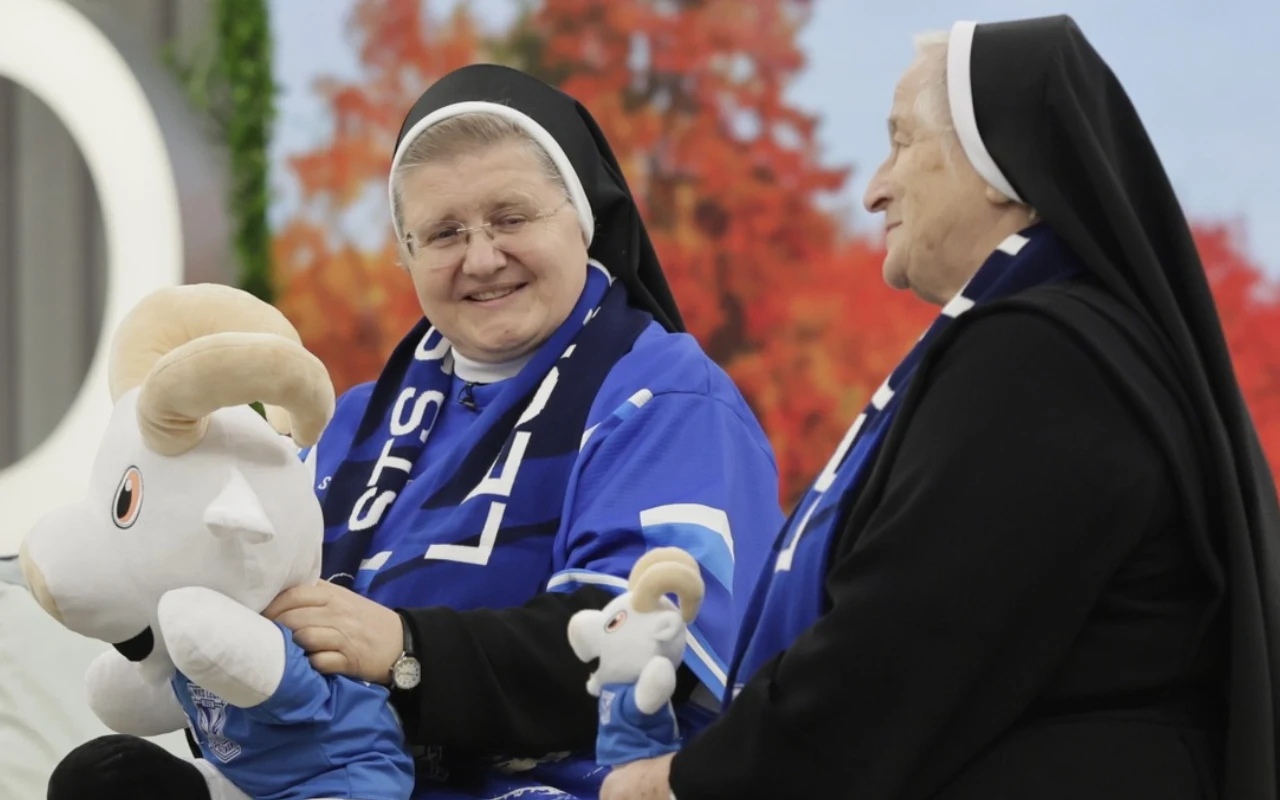 Siostra Józefa i siostra Marietta - elżbietanki, fanki Lecha Poznań, w studiu "halo tu polsat" Siostra Józefa i siostra Marietta - elżbietanki, fanki Lecha Poznań, w studiu "halo tu polsat"