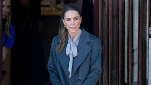 Księżna Kate postawiła na szarość. Jeden szczegół odmienił całą stylizację