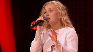 Aleksandra Betańska na scenie "The Voice of Poland"