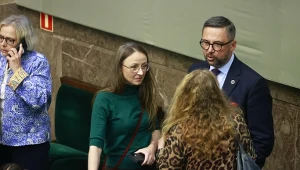 Emerytury będą wyższe? Minister rodziny, pracy i polityki społecznej Agnieszka Dziemianowicz-Bąk (w środku) proponuje nowy program waloryzacji