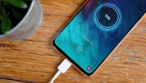 Naładowany i rozładowany smartfon waży tyle samo? Zaskakująca odpowiedź