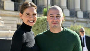 Katie Holmes z ukochanym na Paris Fashion Week. Para skradła show