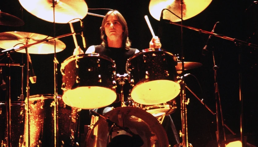 Ferrari przeleciało nad rondem. Phil Rudd (AC/DC) ponownie stanął przed sądem