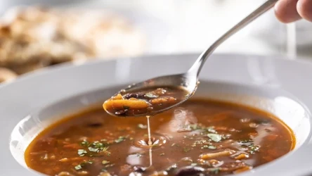 Zupa minestrone z dynią jest idealna na listopad