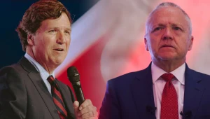 Ambasador USA w Polsce Tom Rose (z prawej) odpowiedział na słowa Tuckera Carlsona (z lewej)