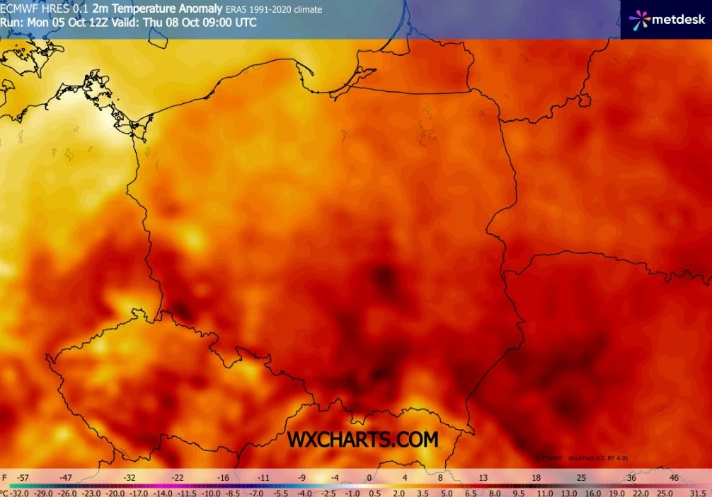 Mapa Polski i sąsiednich krajów z wyraźnie zaznaczonymi anomaliami temperatury, ilustrująca wzrosty wartości temperatury blisko powierzchni ziemi, przedstawione za pomocą kolorów od żółci do intensywnej czerwieni.