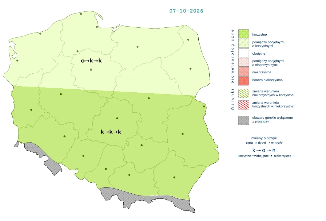 Mapa Polski podzielona na strefy bioklimatyczne w różnych odcieniach zieleni i szarości, z legendą wyjaśniającą oznaczenia dotyczące korzystności warunków biometeorologicznych na dzień 07-10-2026 oraz rozmieszczeniem głównych miast jako punktów orienta...