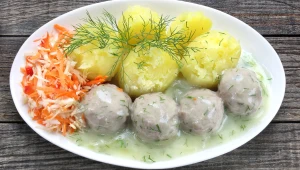 Klopsiki w sosie koperkowym to znakomite danie obiadowe nie tylko dla dzieci