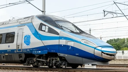 Pasażerowie PKP Intercity przetestują internet satelitarny na pokładzie pociągu Pendolino. 