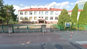 Atak w szkole w Leszczydole-Nowinach. Były uczeń zaatakował nożem woźną
