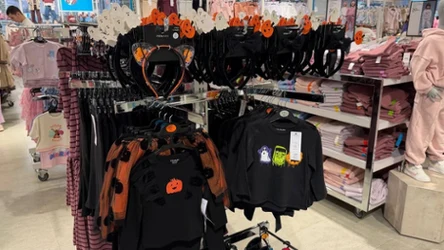 Efektowne stroje na Halloween 2026. Maski, peruki i peleryny od 3,99 zł