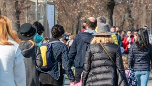 Europejskie Centrum ds. Zapobiegania i Kontroli Chorób (ECDC) podkreśla, że nie ma obecnie informacji o przypadkach wtórnych ani dowodów na utrzymującą się transmisję dżumy między ludźmi.