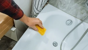 Amerykański patent na czyszczenie wanny. Wystarczy podgrzać w rondelku