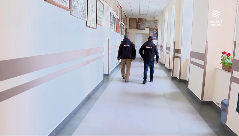 Policjanci w szkołach. Jak reagują uczniowie i nauczyciele?