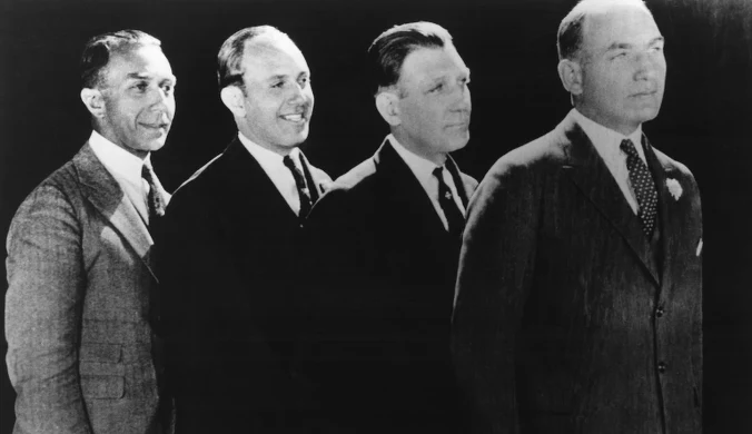 Bracia Warner, Harry, Jack, Sam i Albert, dyrektorzy filmowi w studiach Warner Brothers, portret, około lat 20. XX wieku