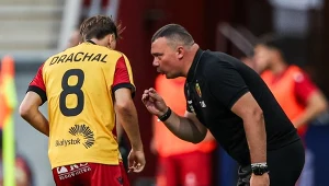 Trener na telefon. "Będą z tego kłopoty", mówi o wyjątkowej więzi z drużyną