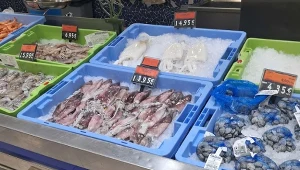 W hiszpańskim dyskoncie można kupić m.in. świeże owoce morza