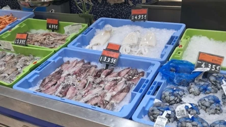 W hiszpańskim dyskoncie można kupić m.in. świeże owoce morza