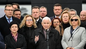 Prezes PiS Jarosław Kaczyński podczas obchodów miesięcznicy smoleńskiej