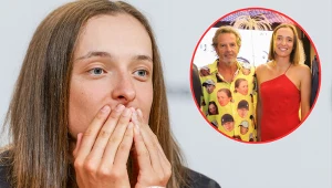 Świątek ubrała czerwoną sukienkę, Show skradła jednak koszula jej trenera 