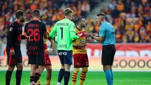 Kontrowersje w meczu Jagiellonii. Sędzia już zabrał głos. Tak się tłumaczy