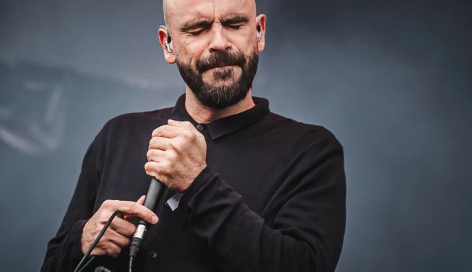 Fisz Emade "Człowiek nie do końca": Dojrzały rap dla współczesnego człowieka [RECENZJA]