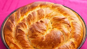Jak zrobić bułgarski chlebek tutmanik?