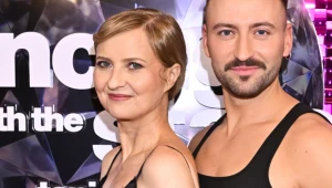 Iza Kuna wyjaśnia sprawę romansu z Bartkiewiczem. "Lubimy się całować"