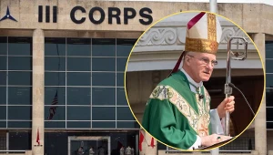 Arcybiskup Timothy Broglio apeluje o odstąpienie od kary śmierci Nidala Hasana. Zdj. obok przedstawia miejsce ataku mężczyzny na grupę żołnierzy w 2009 roku