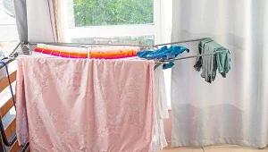 Suszysz złożoną pościel? Wypróbuj metodę hamaka, a pranie wyschnie w mig