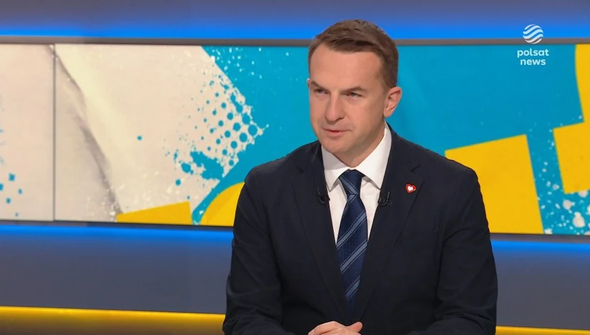 Adam Szłapka w "Graffiti" o cenach paliw: Prezydent blokował, dwa miesiące straciliśmy
