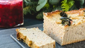 Ten pasztet świetnie się kroi i rozsmarowuje na chlebie