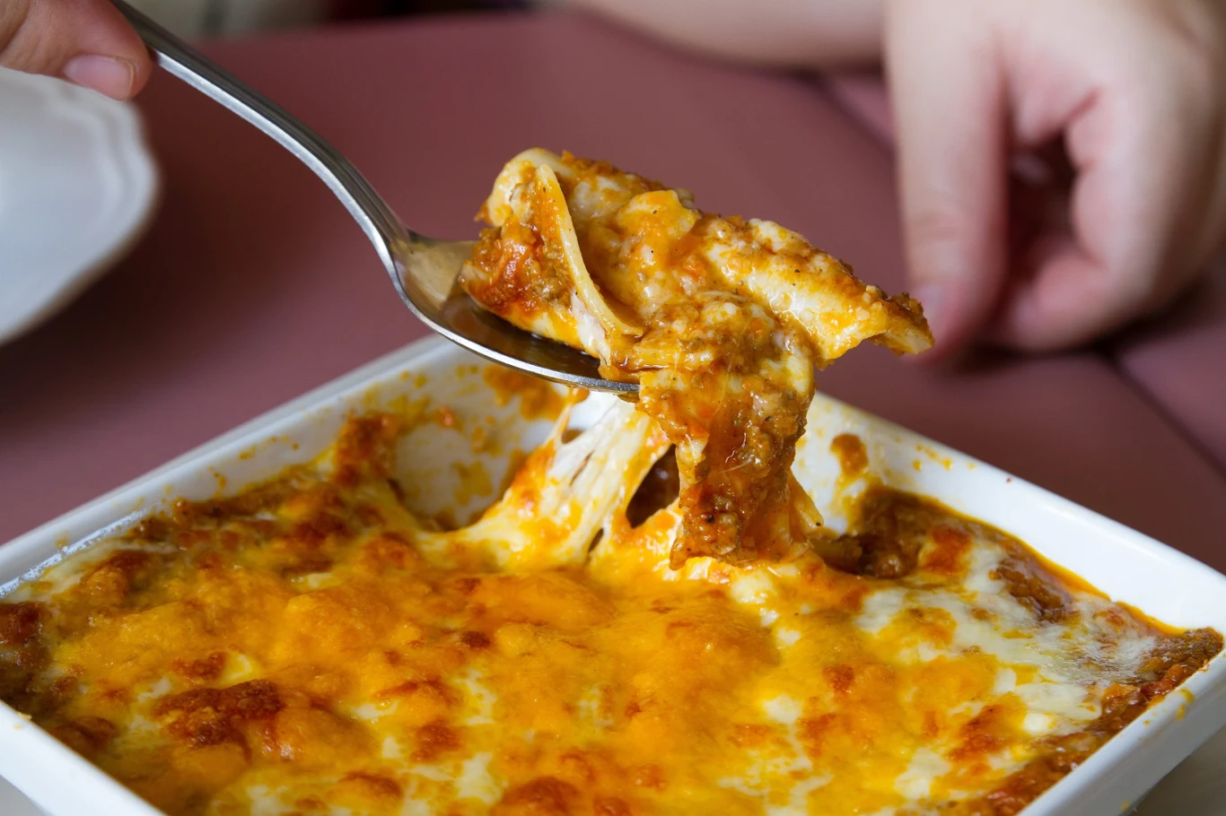 Ramen Lasagne — przepis na lasagne z makaronem w blokach. Ramen Lasagne — przepis na lasagne z makaronem w blokach.