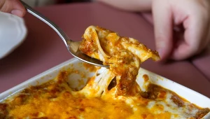 Ramen Lasagne — przepis na lasagne z makaronem w blokach.
