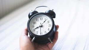 Zmiana czasu z letniego na zimowy. W który weekend przestawiamy zegarki? 