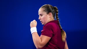 Trzy meczbole turniejowej "2" w Wuhanie. Szalona riposta Jeleny Ostapenko