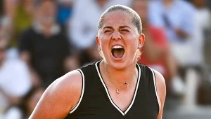 Trzy meczbole turniejowej "2" w Wuhanie. Szalona riposta Jeleny Ostapenko