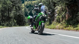 Kawasaki prezentuje nowy model. Versys 900 ma w sobie gen sportowca.