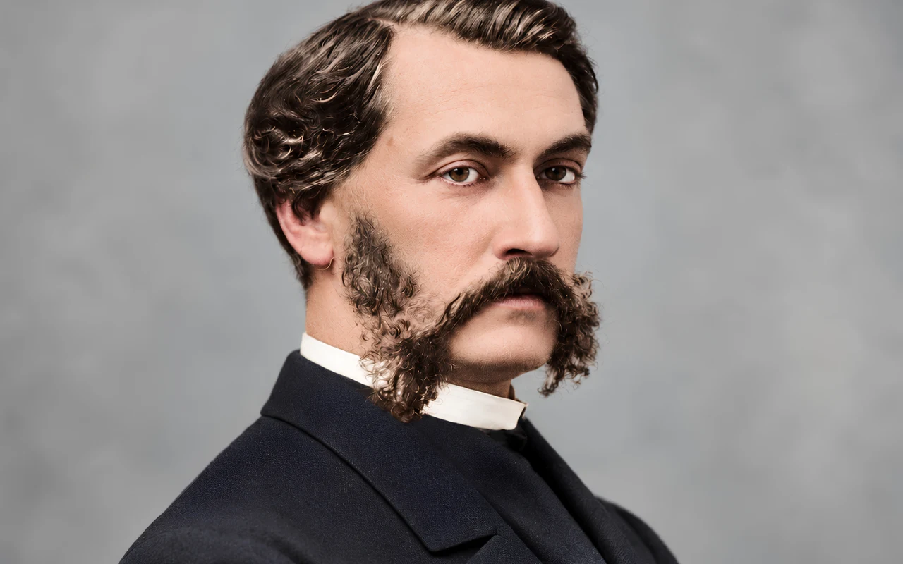 Louis Le Prince w latach 80. XIX wieku (rekonstrukcja cyfrowa) Zrekonstruowane cyfrowo zdjęcie mężczyzna w ciemnym garniturze, z charakterystycznymi bokobrodami i poważnym wyrazem twarzy.