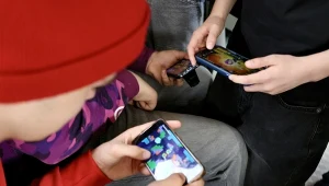 Drugi świat. Trudno znaleźć ucznia, który nie miałby z tym styczności