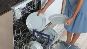 Wystarczy jedna wykałaczka. Naczynia znów będą lśnić czystością